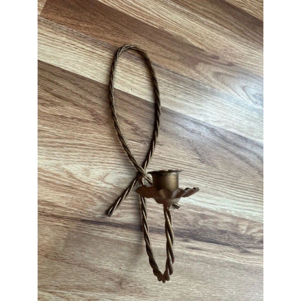 Gold medal candle holder for wall